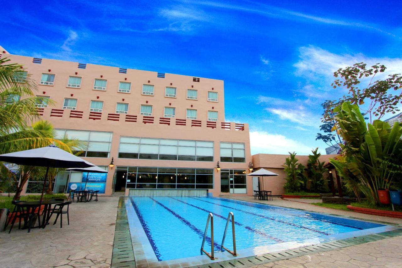 Forbis Hotel Serang Buitenkant foto